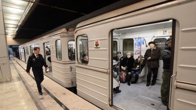 В Казанском метрополитене начали принимать бесконтактные банковские карты В Казанском метрополитене начали принимать банковские карты