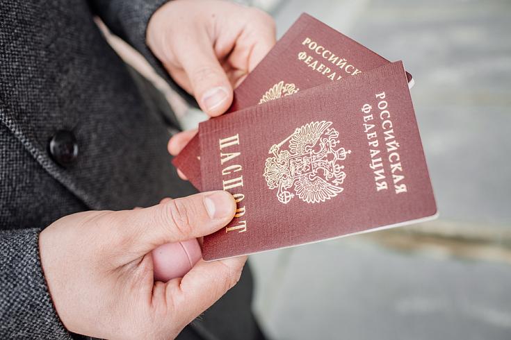Дизайн российских электронных паспортов будет определен летом - Акимов Дизайн российских электронных паспортов будет определен летом - Акимов