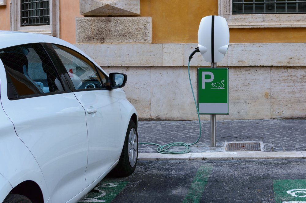 Компания EverCharge разработала умные зарядные станции для электромобилей