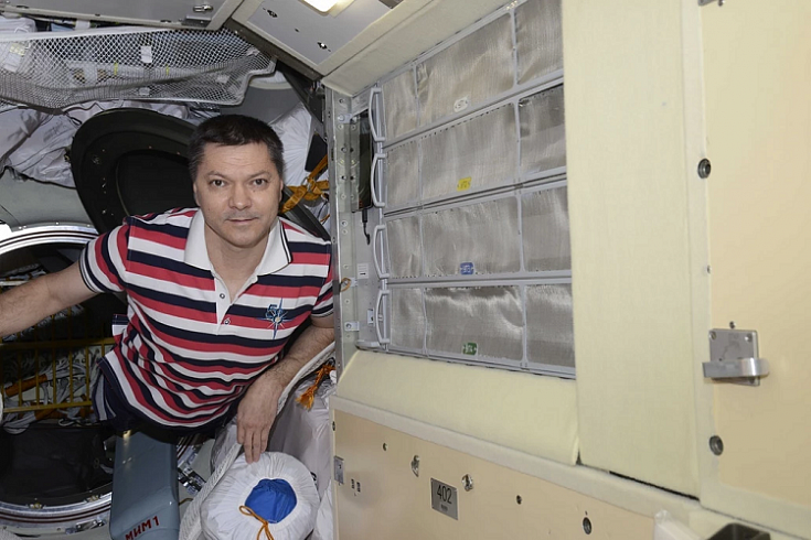 Космонавты на МКС проверили работу умной полки для лекарств Космонавты на МКС проверили работу умной полки для лекарств