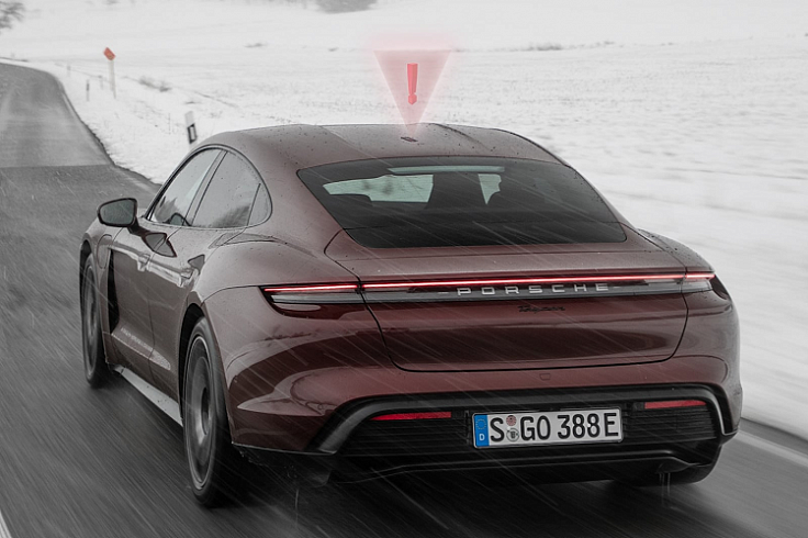 В Porsche придумали способ общения между автомобилистами с помощью 3D-голограмм В Porsche придумали способ общения между автомобилистами с помощью 3D-голограмм